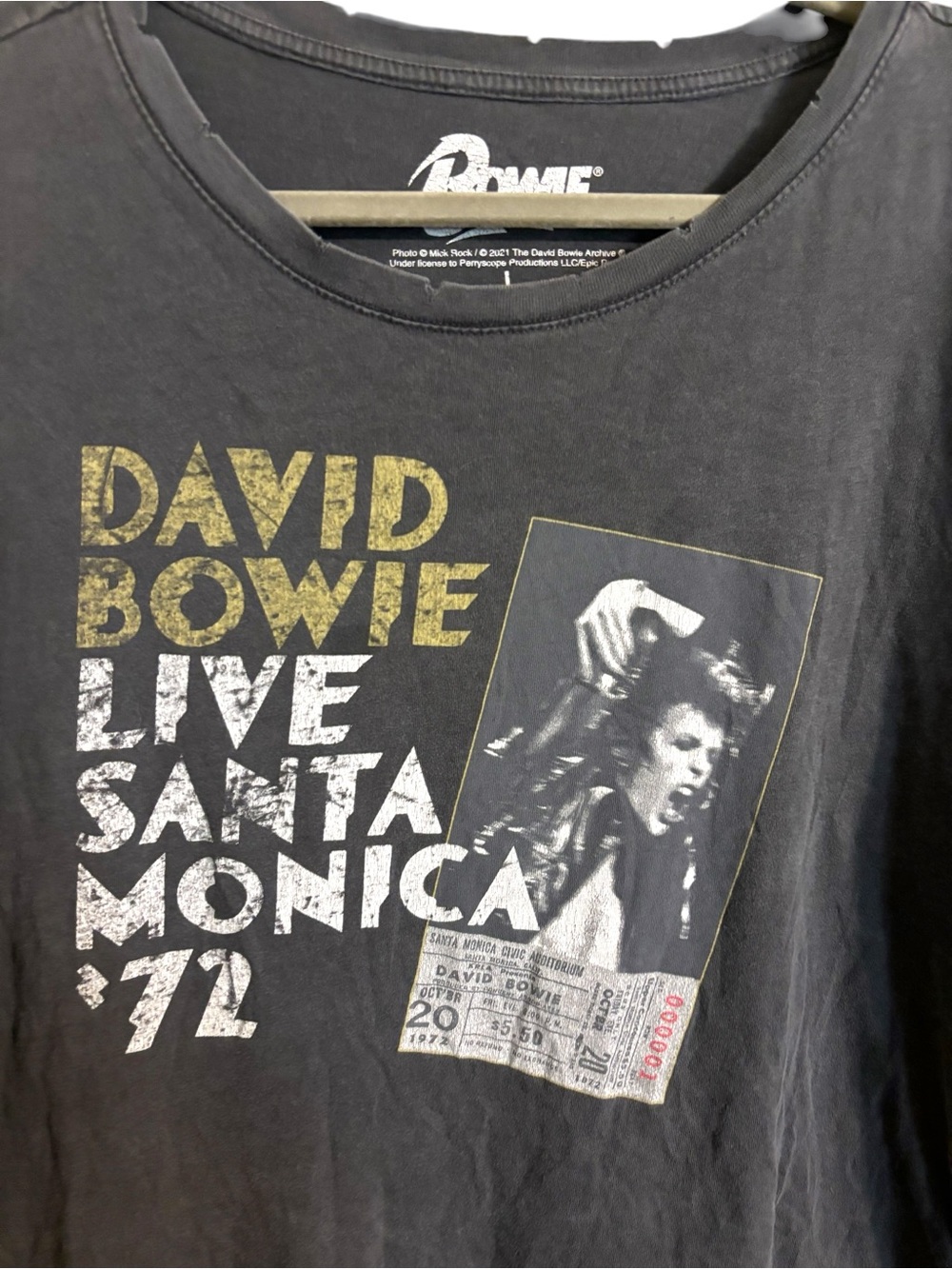 David Bowie Live at Santa Monica Gray Graphic Distressed Shirt Large - Picture 2 of 5